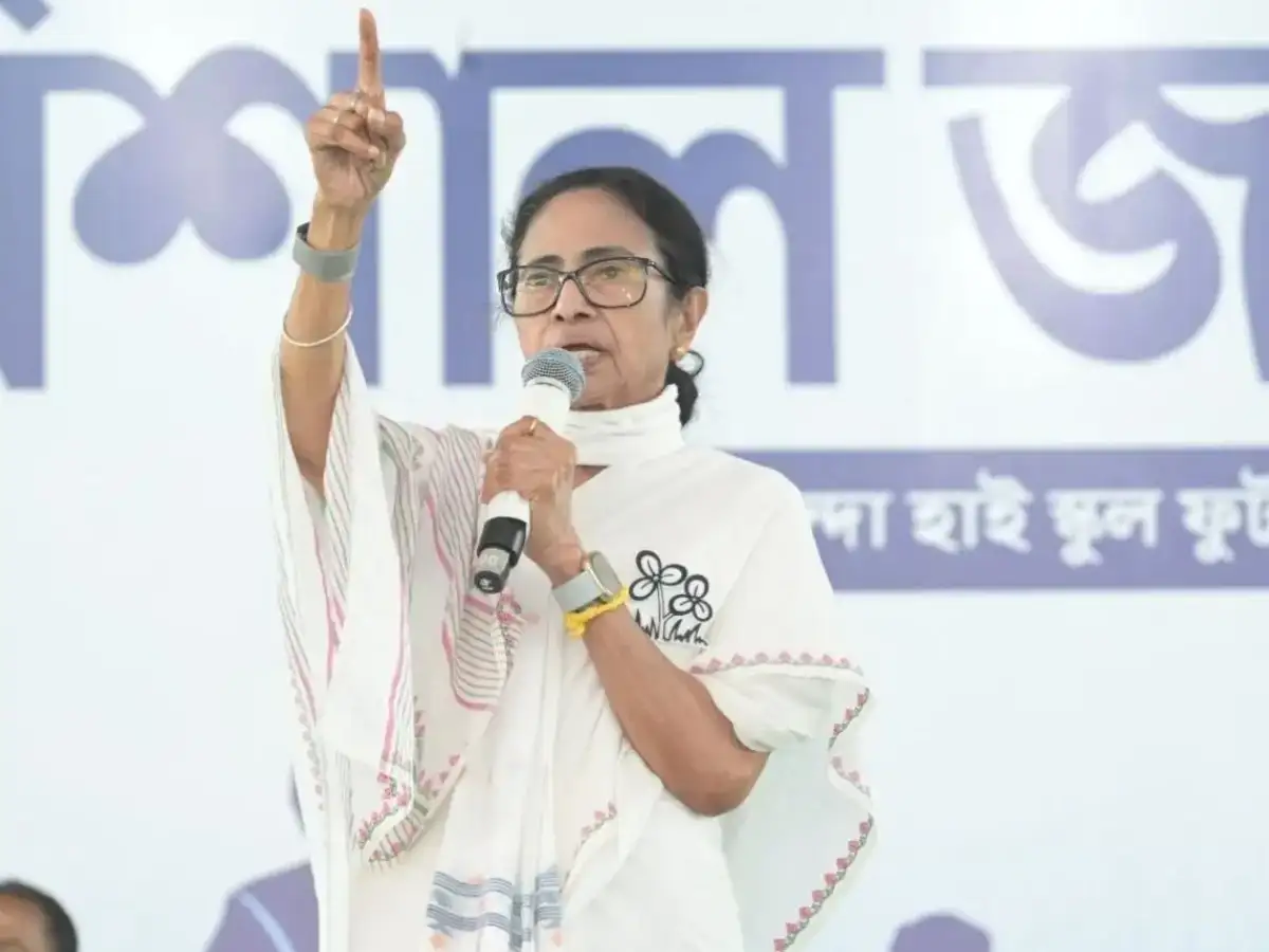 19 states, Centre have come together to counter me, I am fighting alone for common people: Mamata Banerjee