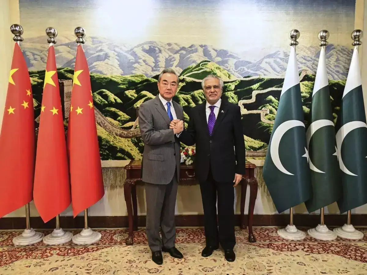 Pakistan FM Dar dials Wang Yi, exchanges views on US-Iran talks