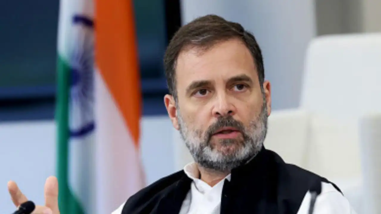Rahul Gandhi accuses PM Modi of 'compromised' foreign deals at Bengal rally