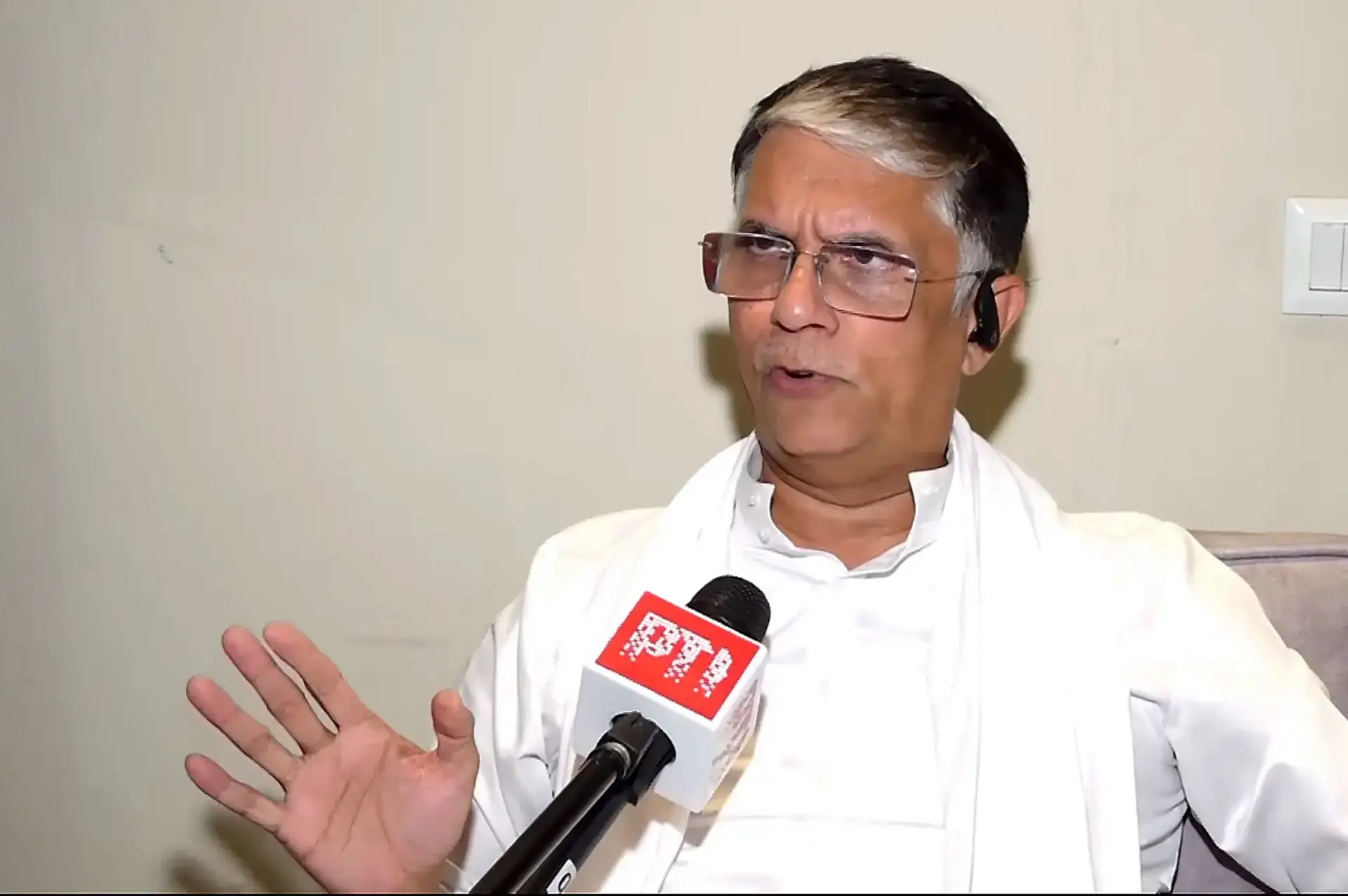 SC stays Telangana HC order granting one-week transit anticipatory bail to Pawan Khera