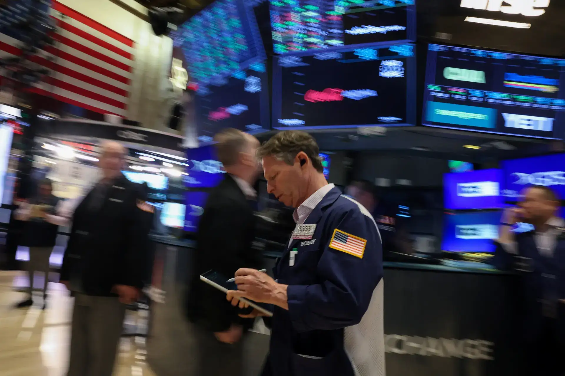 US Stocks Mixed as Bank Earnings Lift S&P 500