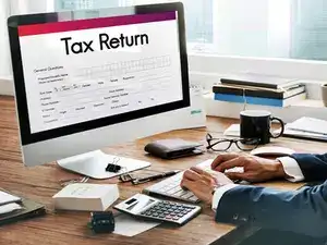 Tax return postmark rules 2026: 1-day delay risk— Will mailing taxes last minute make your IRS filing late?