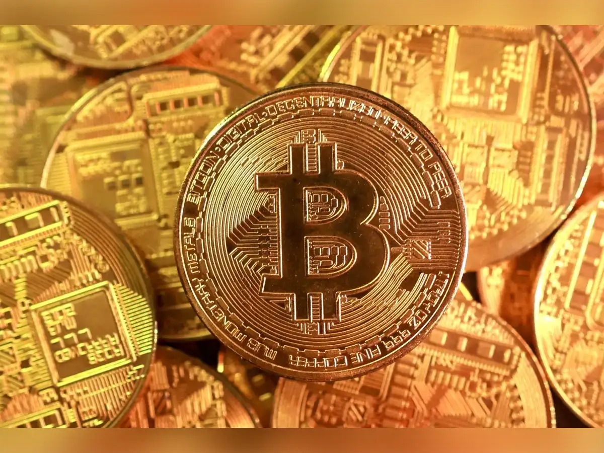 Bitcoin price crosses $77,000 after breakout, experts eye $80k next amid global boost