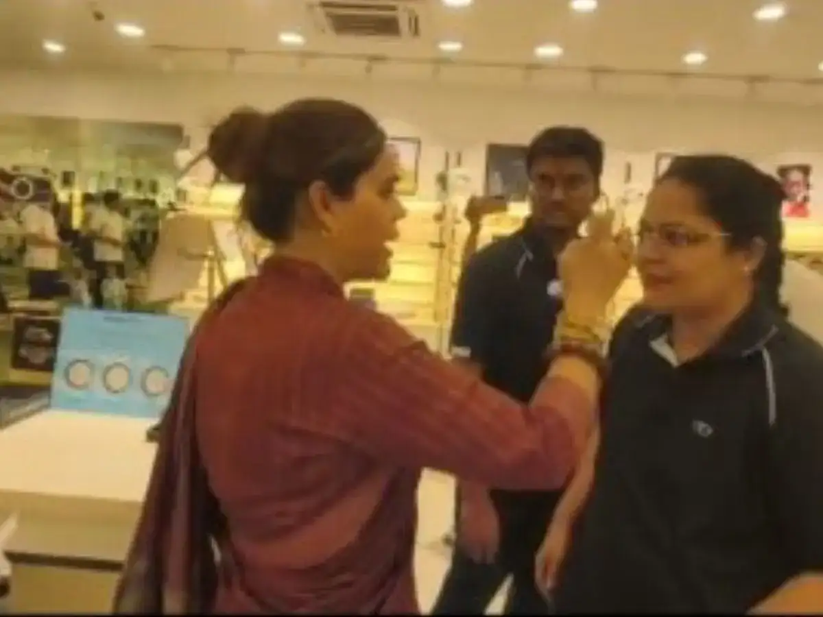 Tilak reaches Lenskart: BJP minority morcha leader Nazia Khan walks in, applies tilak to staff amid dress code debate. Watch