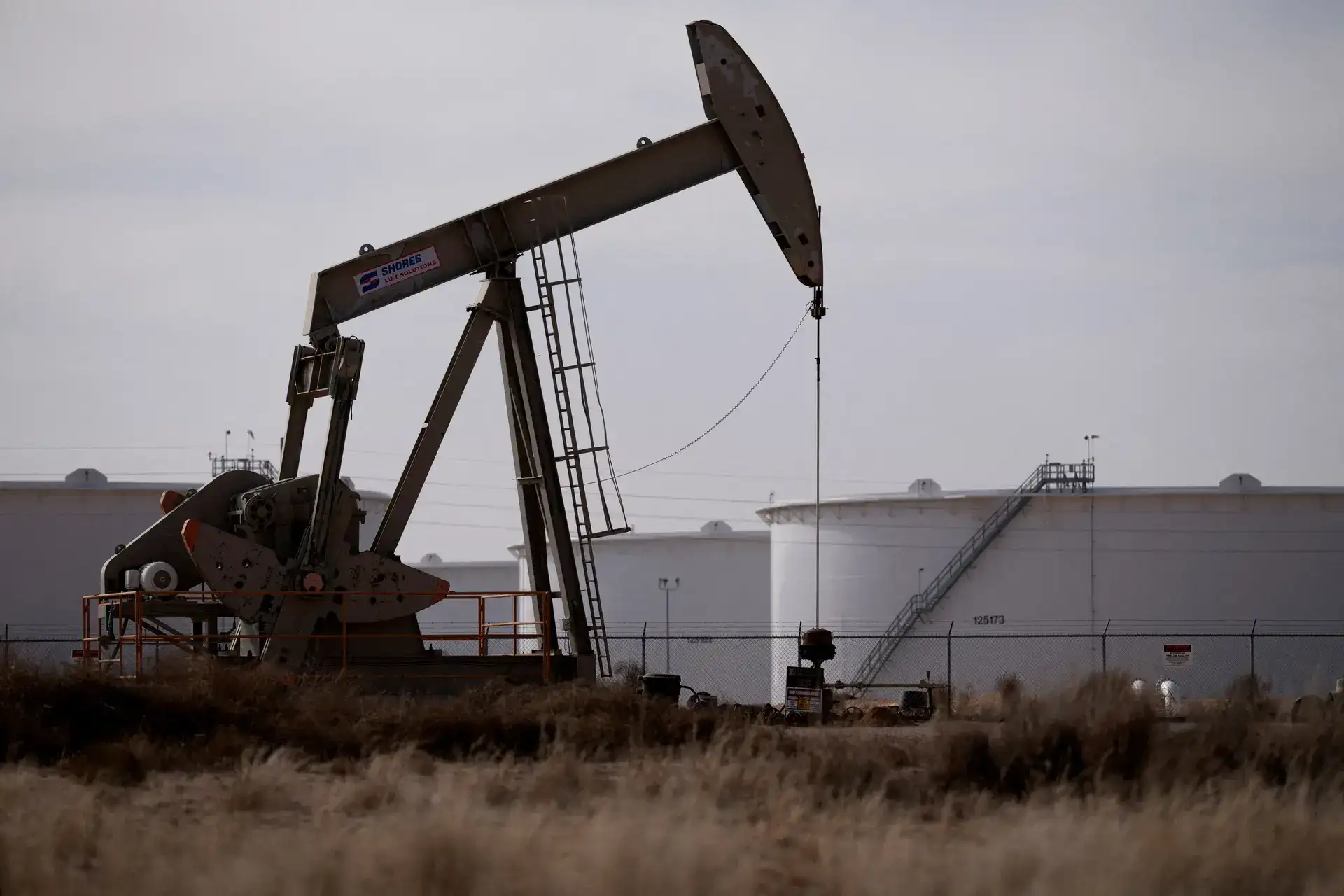 Oil Prices Dip as US-Iran Talks Add Uncertainty