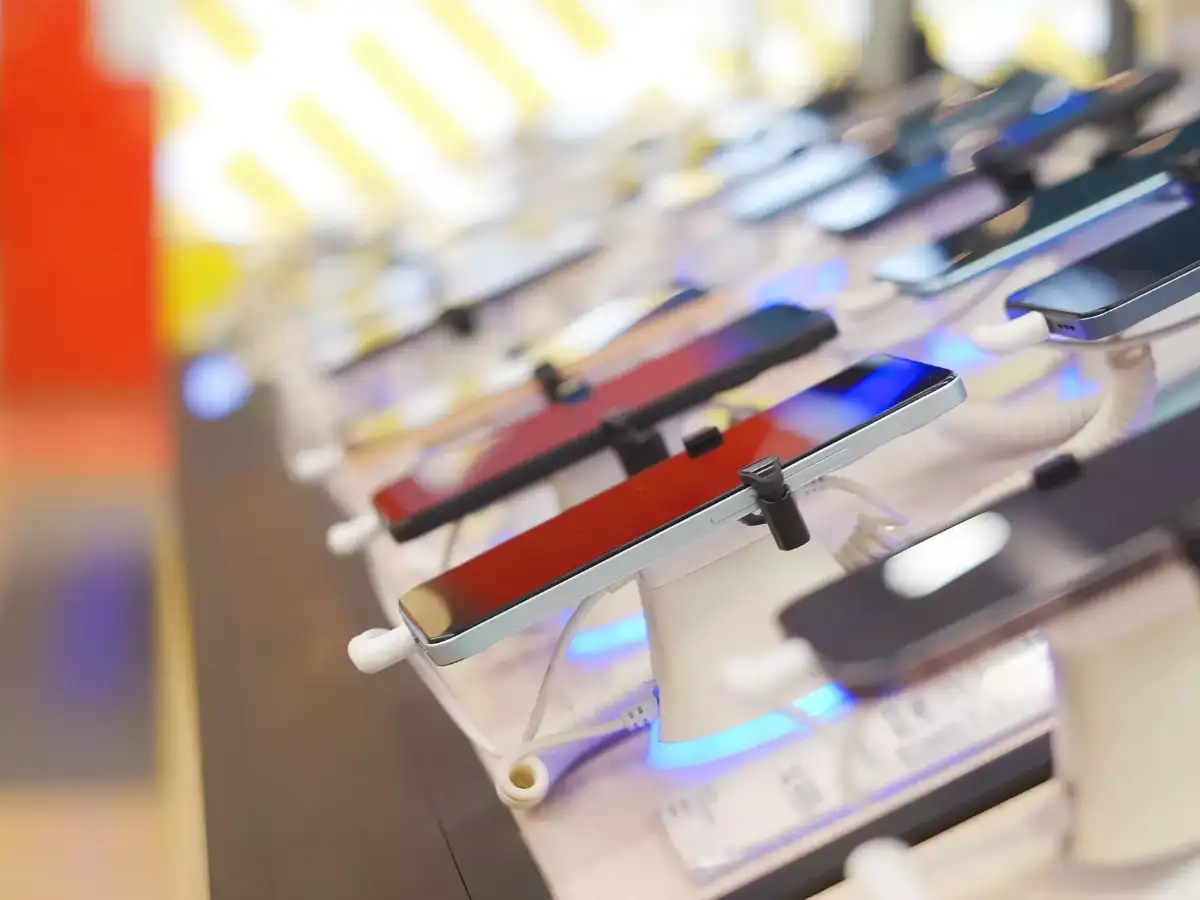 Smartphones Lead India's Export Boom with 22% Growth in FY26