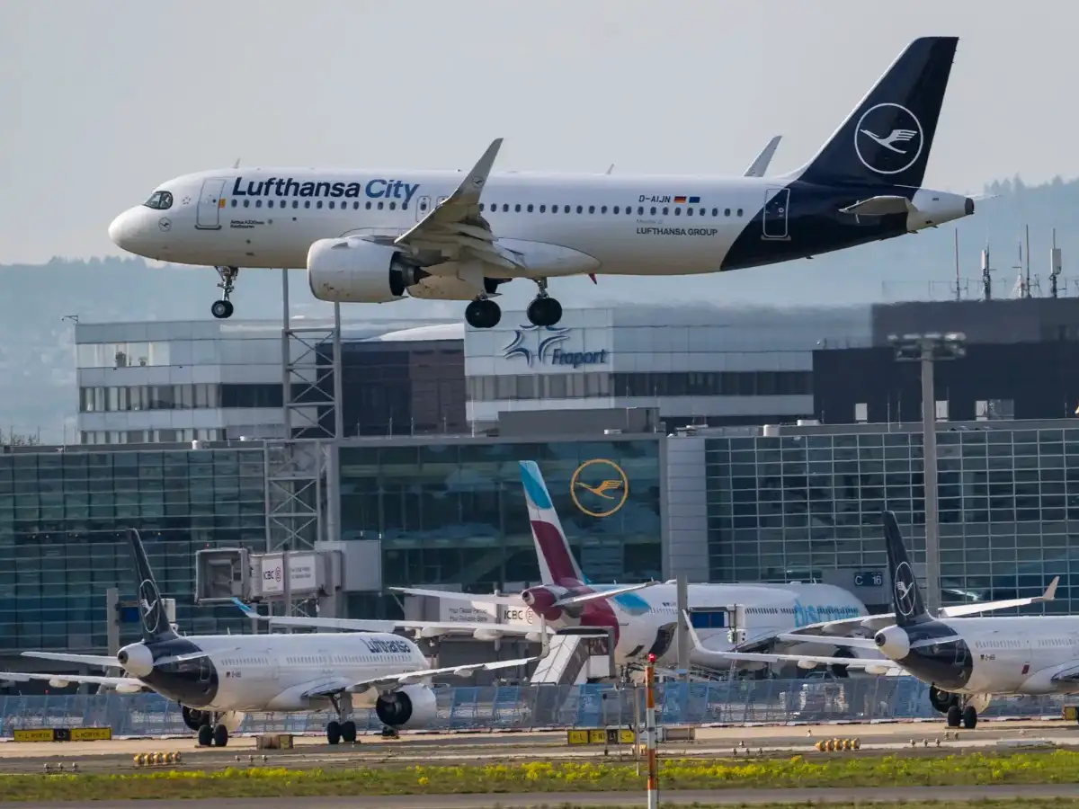 Airline company Lufthansa cuts 20,000 flights as war squeezes fuel prices and supplies