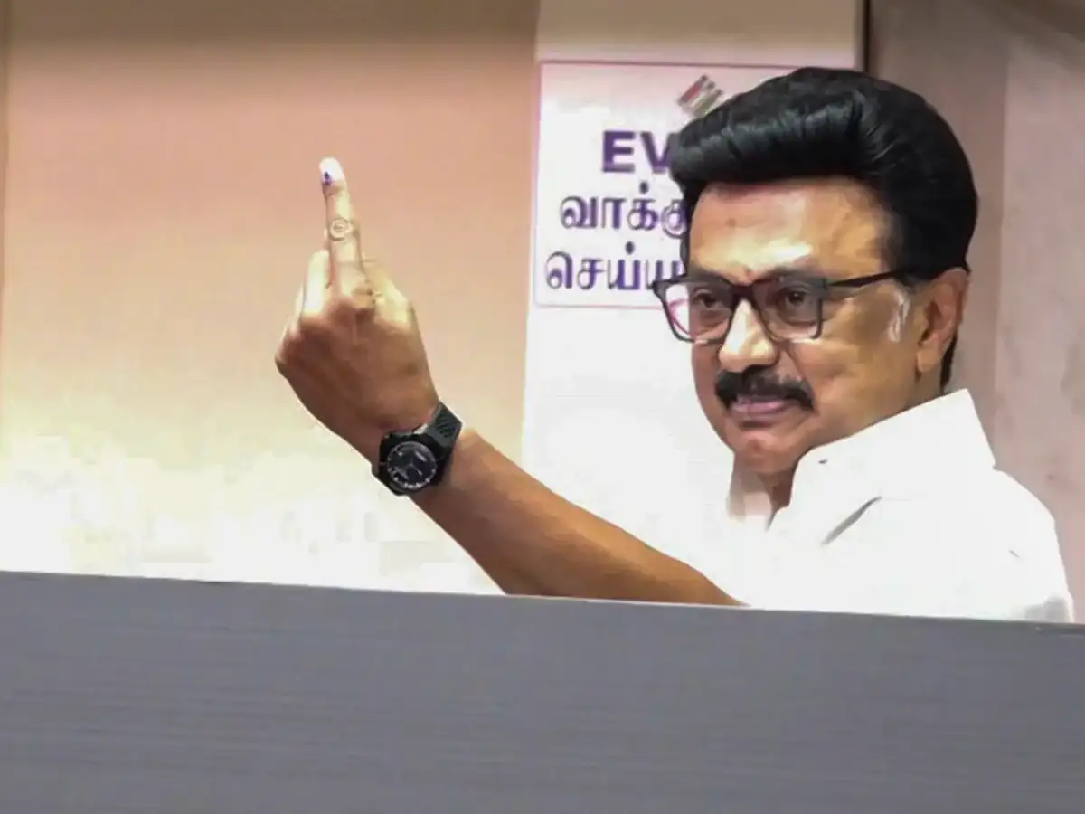 Voting begins across Tamil Nadu, people briskly turn up before polling booths to cast votes