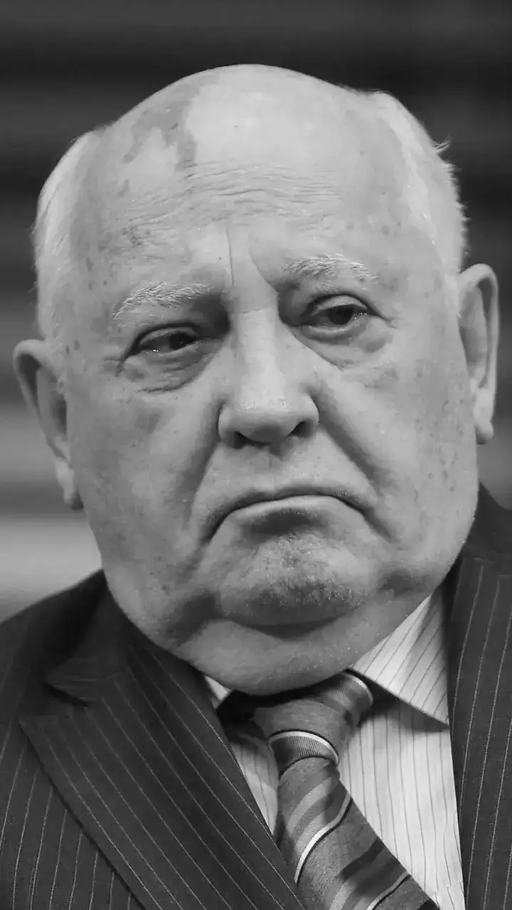 Quote of the Day by Mikhail Gorbachev: A society should never become like a pond with stagnant...—Inspiring quotes by one of the most influential political figures who sought to usher in an era of openness