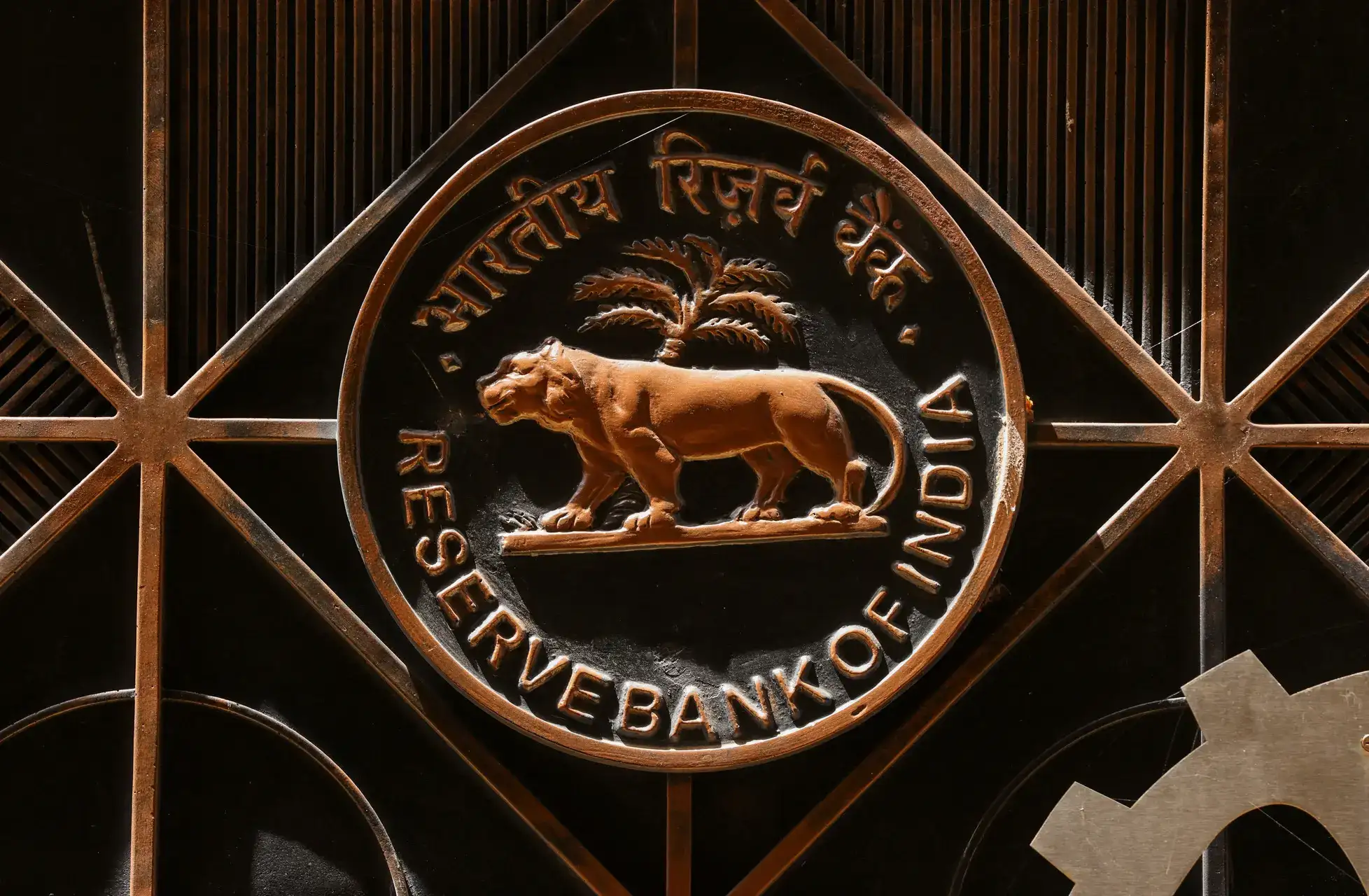 RBI Report Warns of Inflation Risks Amid Supply Shocks, Weather Woes