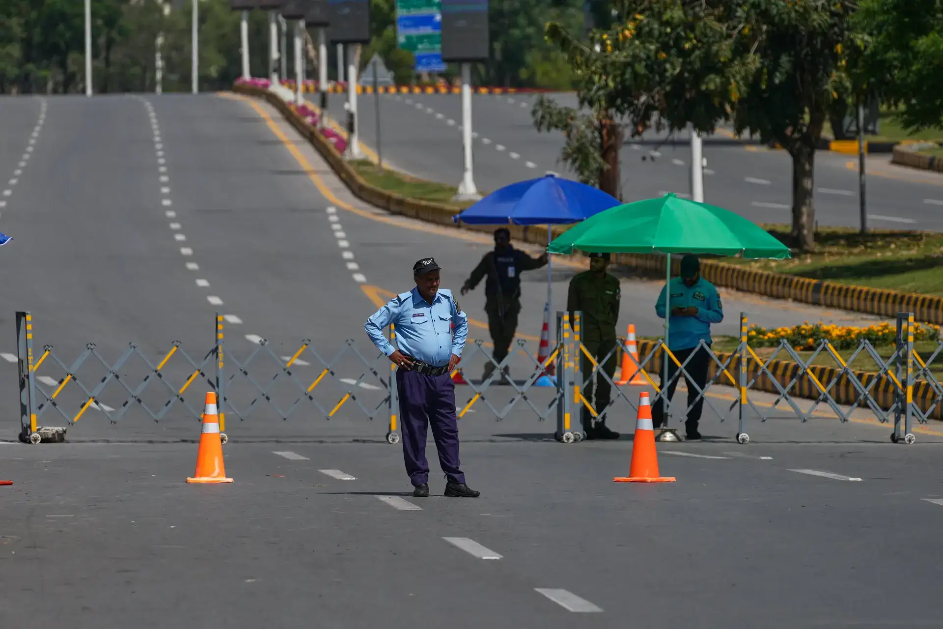 No US-Iran peace talks in sight, but Pakistan maintains security lockdown