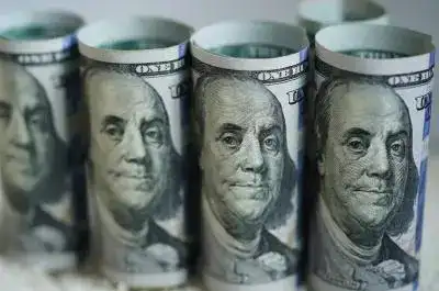 India's Forex Reserves Jump to $703 Billion Amid Rupee Weakness