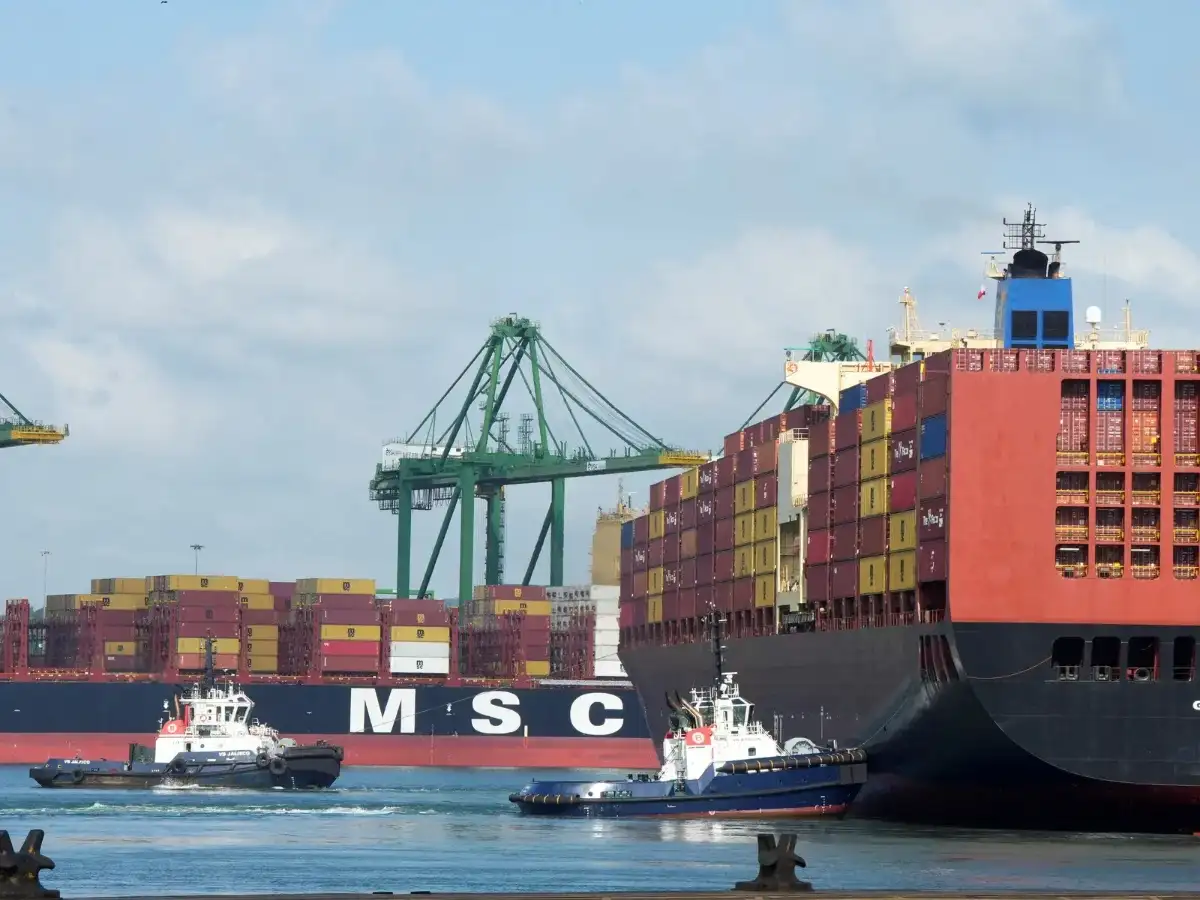 Businesses dole out up to $4 million to cross Panama Canal during Strait of Hormuz chokehold