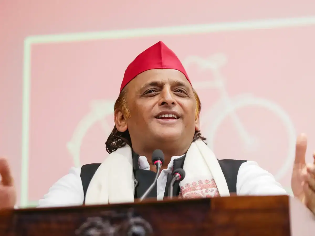SP president Akhilesh Yadav promises loan waivers to farmers