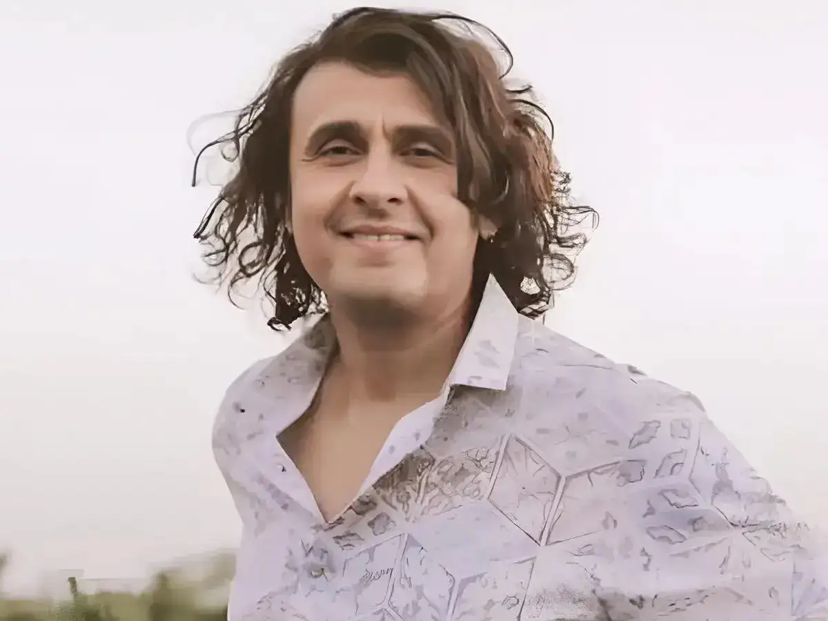 Sonu Nigam surprises fans in Rotterdam after spotting them playing his song, watch video