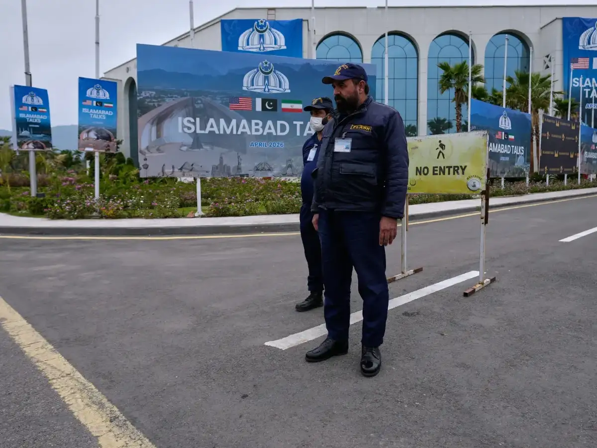 Pakistan races to save negotiations between US and Iran