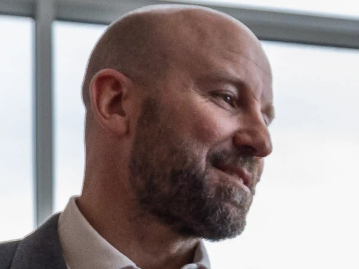 Meta’s top tech boss Andrew Bosworth says he only feels stress 4–5 times a year, and it happens when he…