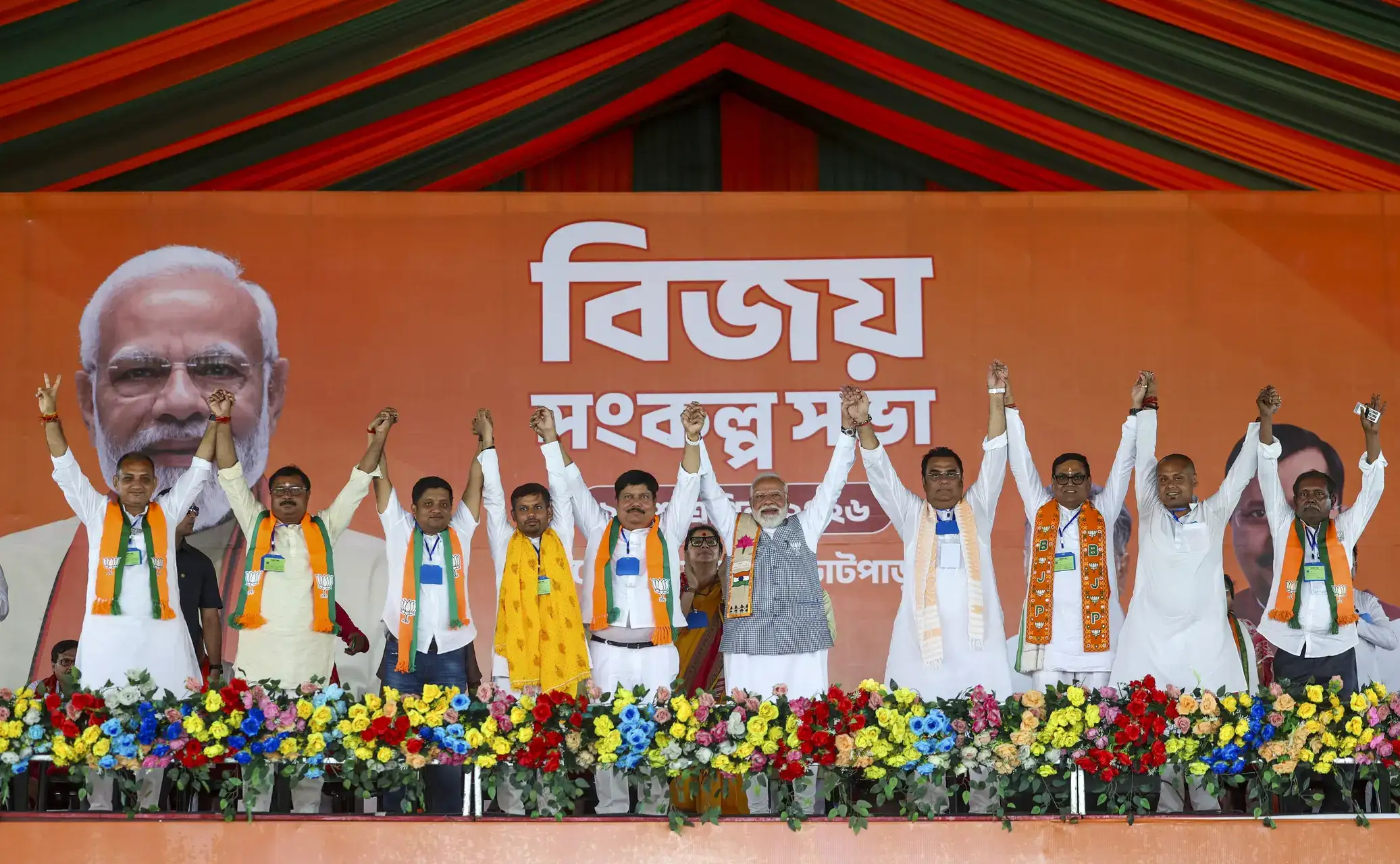 Modi's oath claim in Bengal, Mamata's roadshow set stage on final campaign day