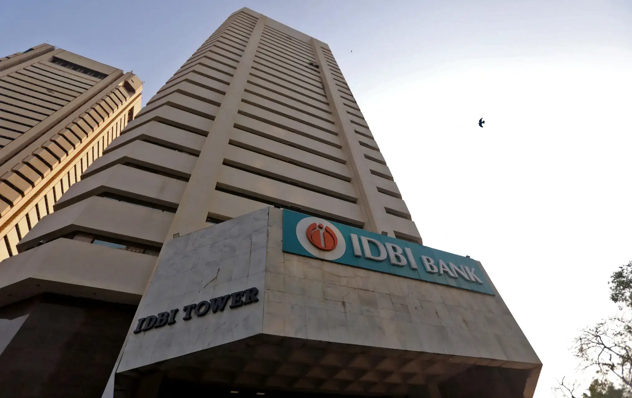Govt reviews divestment plans, IDBI Bank stake sale