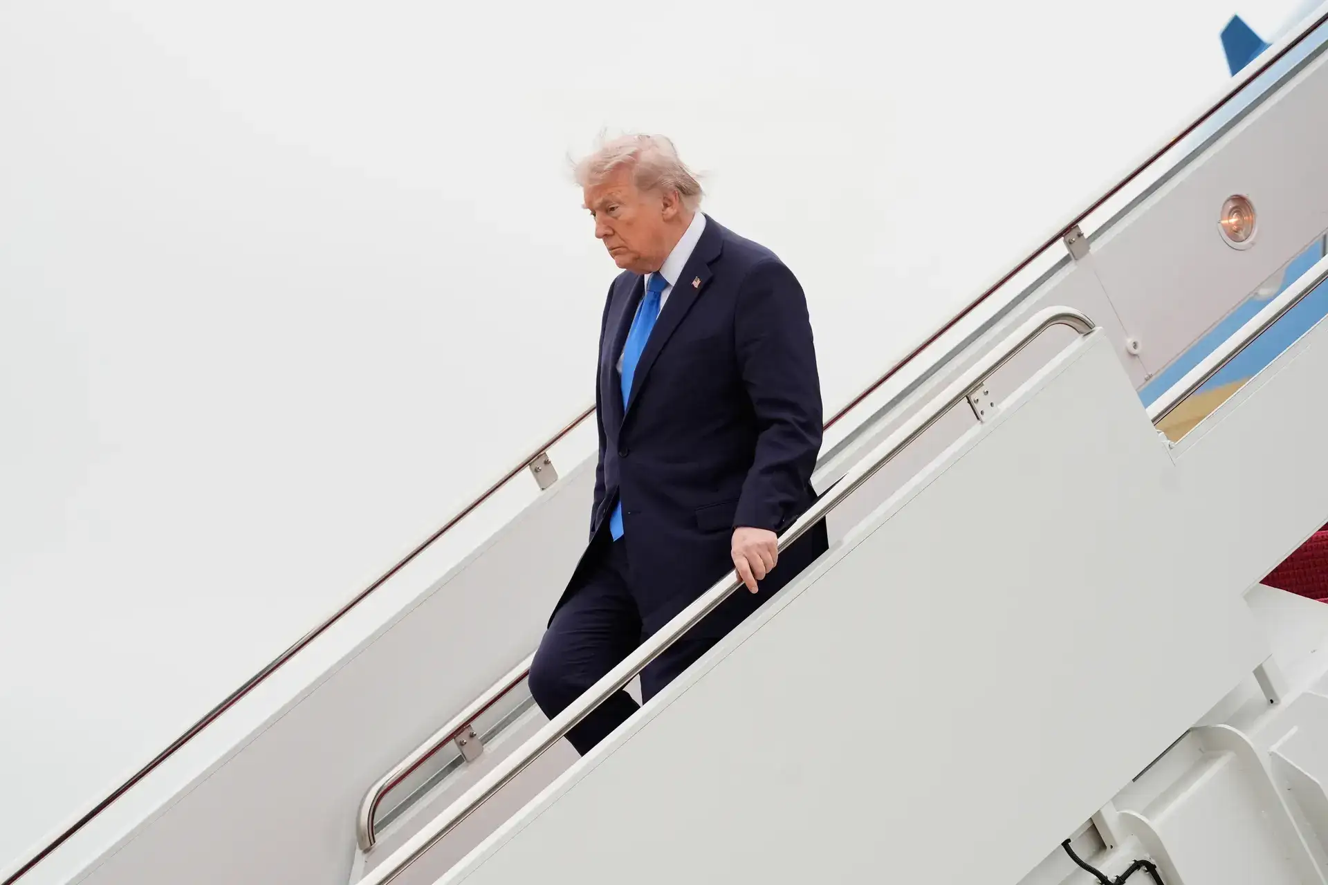 White House to review presidential security; spotlight on line of succession