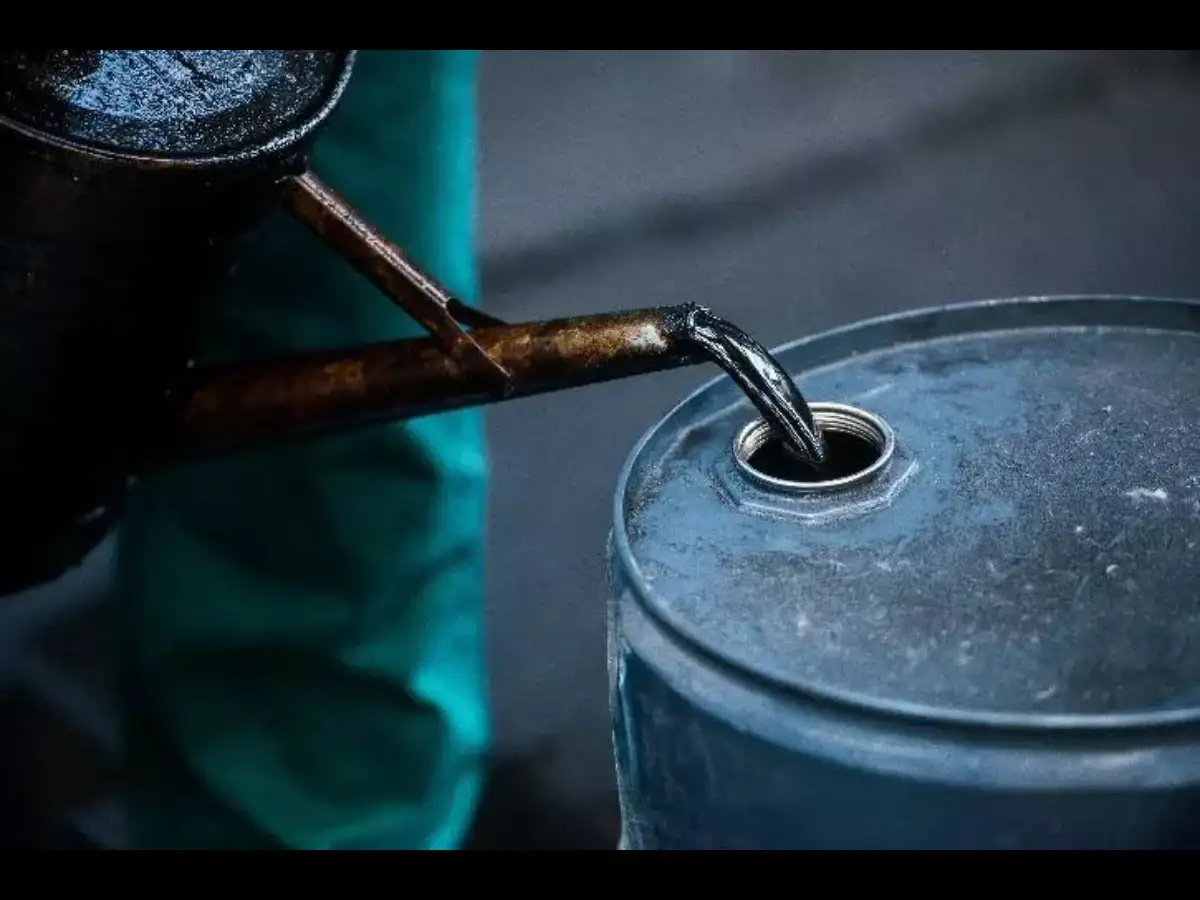 US oil ETF hits highest since 2015 as shipping costs surge and energy market shifts beyond oil prices