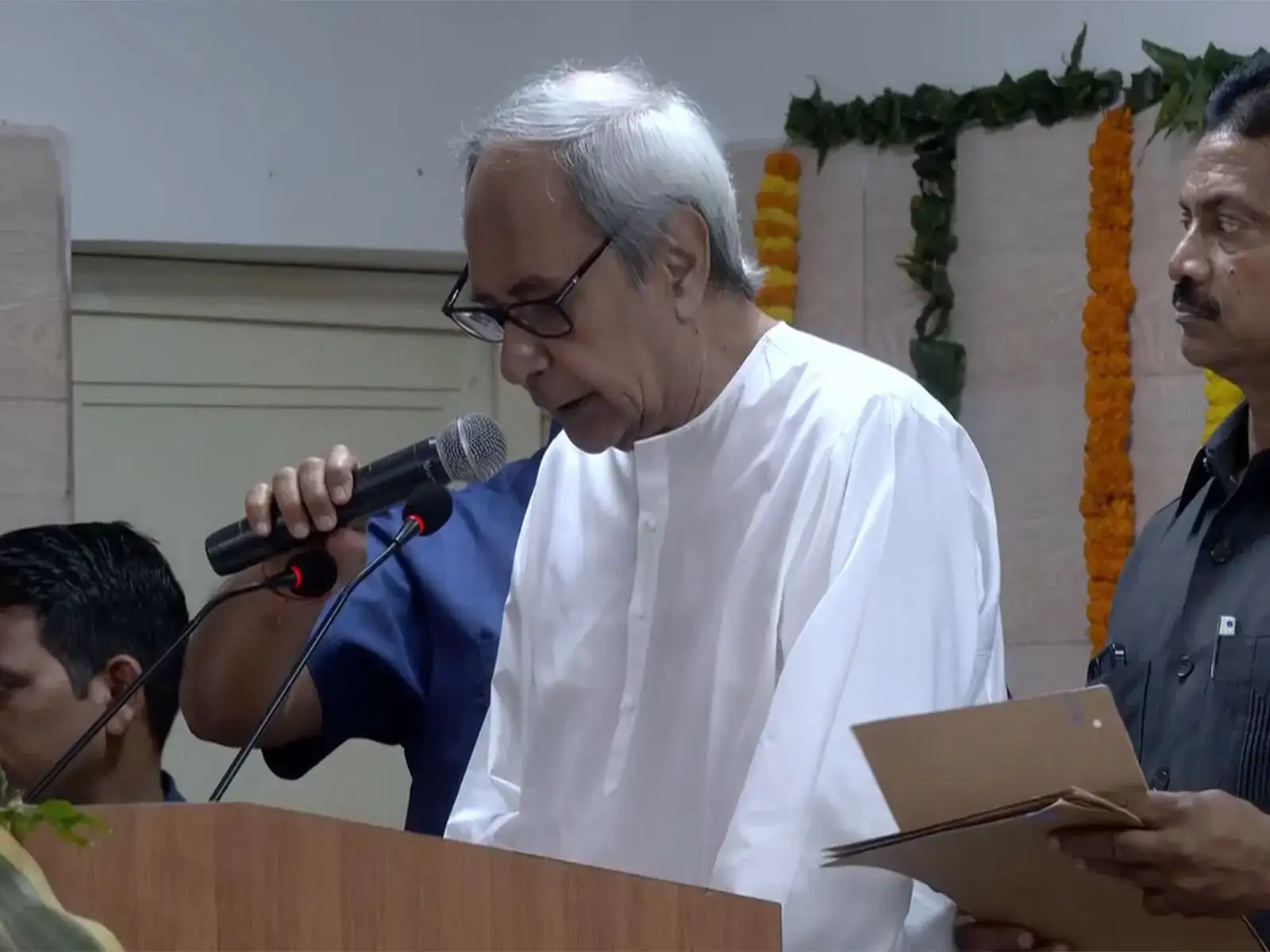 Workers should receive minimum wage of Rs 800, says Naveen Patnaik; slams BJP over welfare 