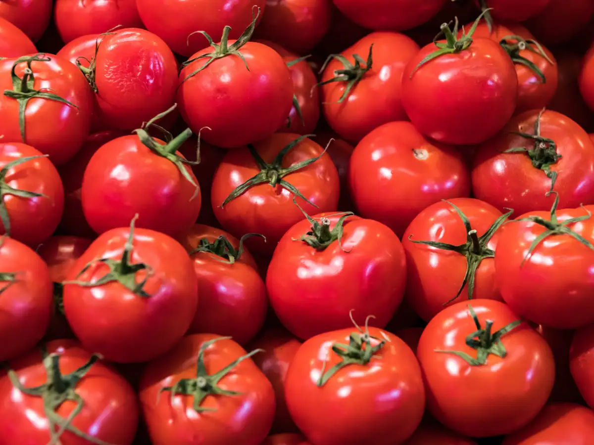 6 easy ways: How to stop tomatoes from turning soft within days