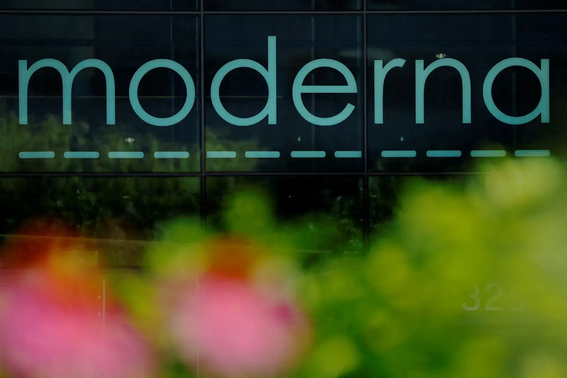 Moderna first-quarter revenue jumps on strong overseas COVID vaccine sales