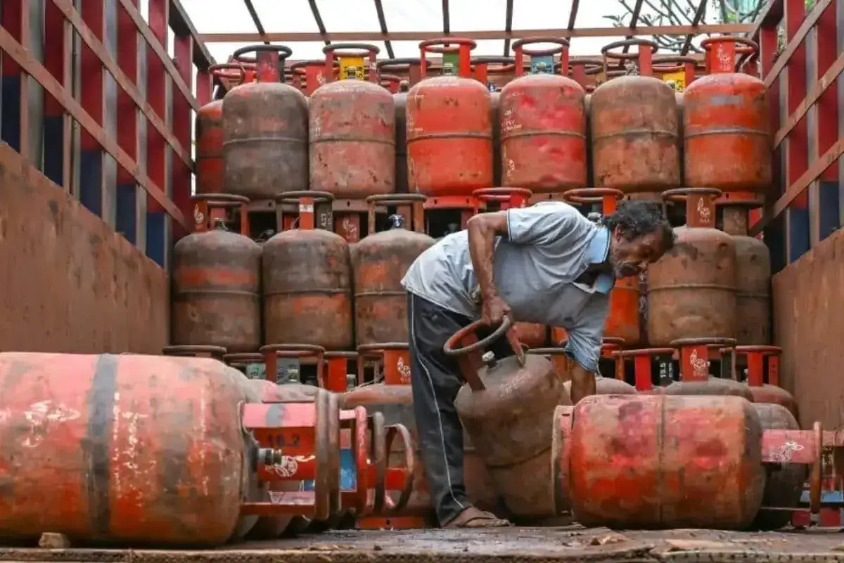 LPG Gas Cylinder Price Today (May 2): Check LPG commercial and domestic rates in Delhi, Mumbai, Kolkata and other cities