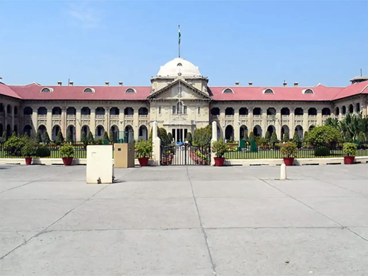 No right to offer namaz on public land; govt may intervene in activities deviating from tradition: Allahabad HC