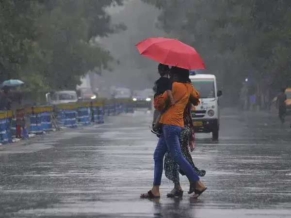 Heavy rains lash parts of Kerala; IMD issues 'orange alert' in four districts
