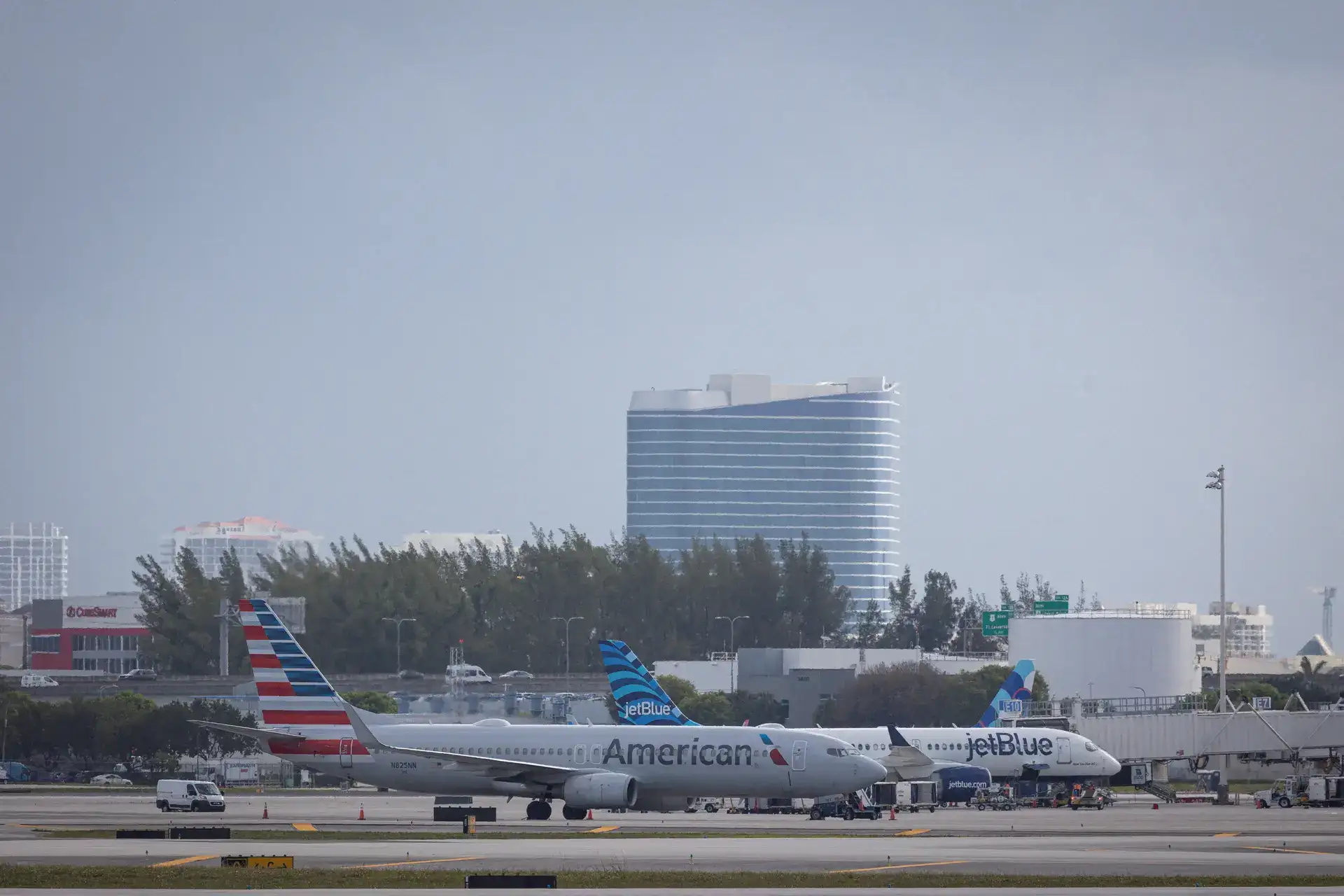 Stranded by Spirit Airlines shutdown? JetBlue rescue fares, and booking steps
