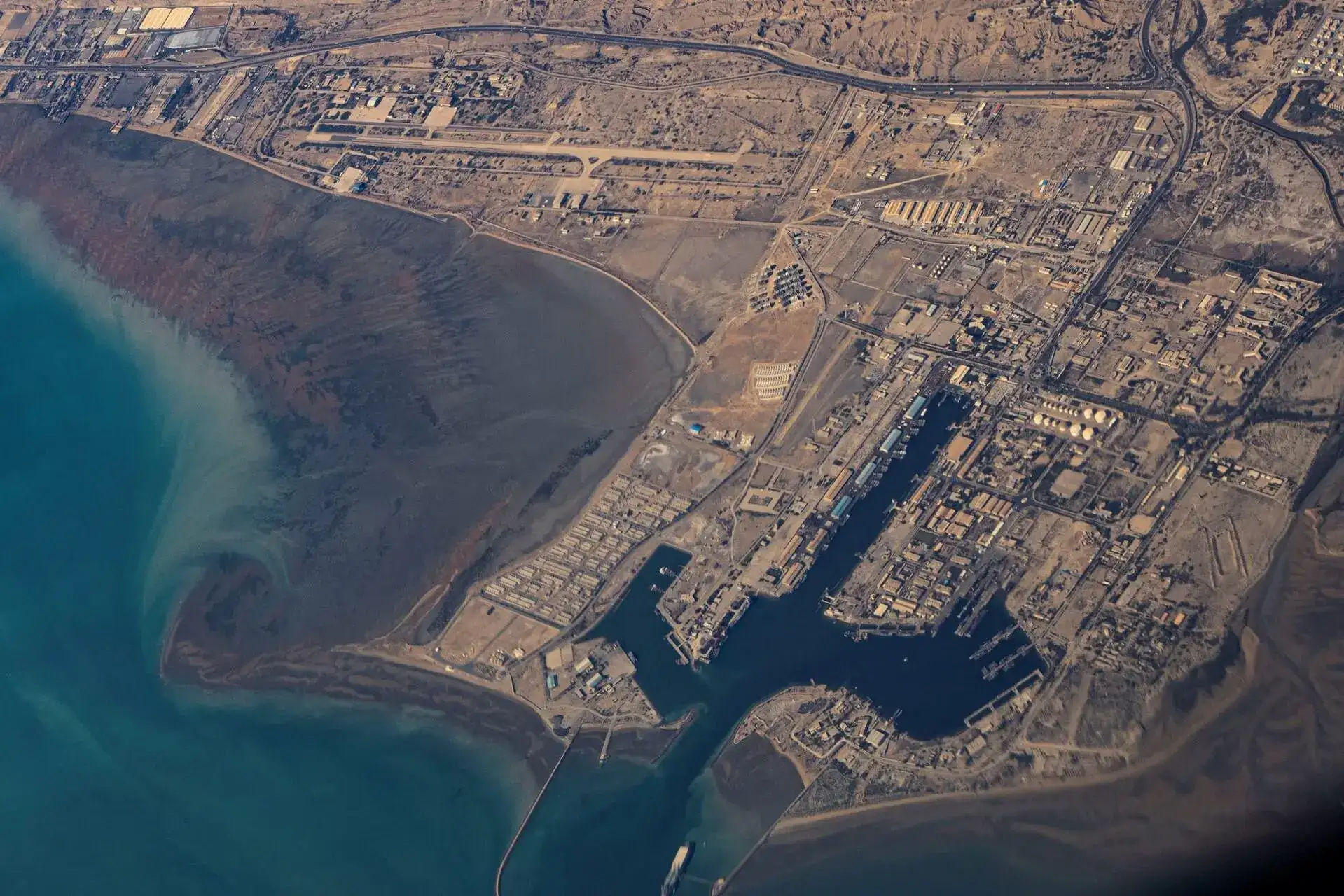 US warns shipping firms over paying Iran to transit the Strait of Hormuz
