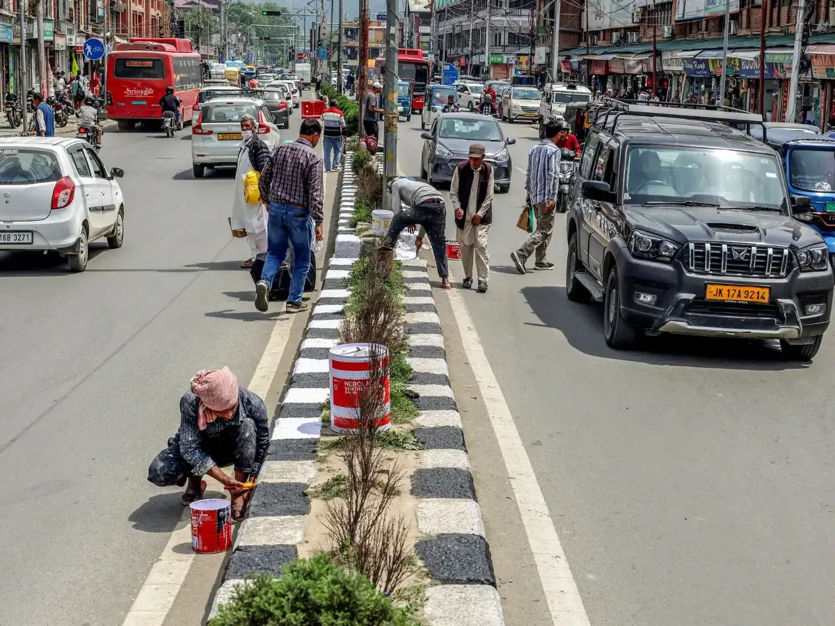 Srinagar gets facelift ahead of 'Darbar Move'