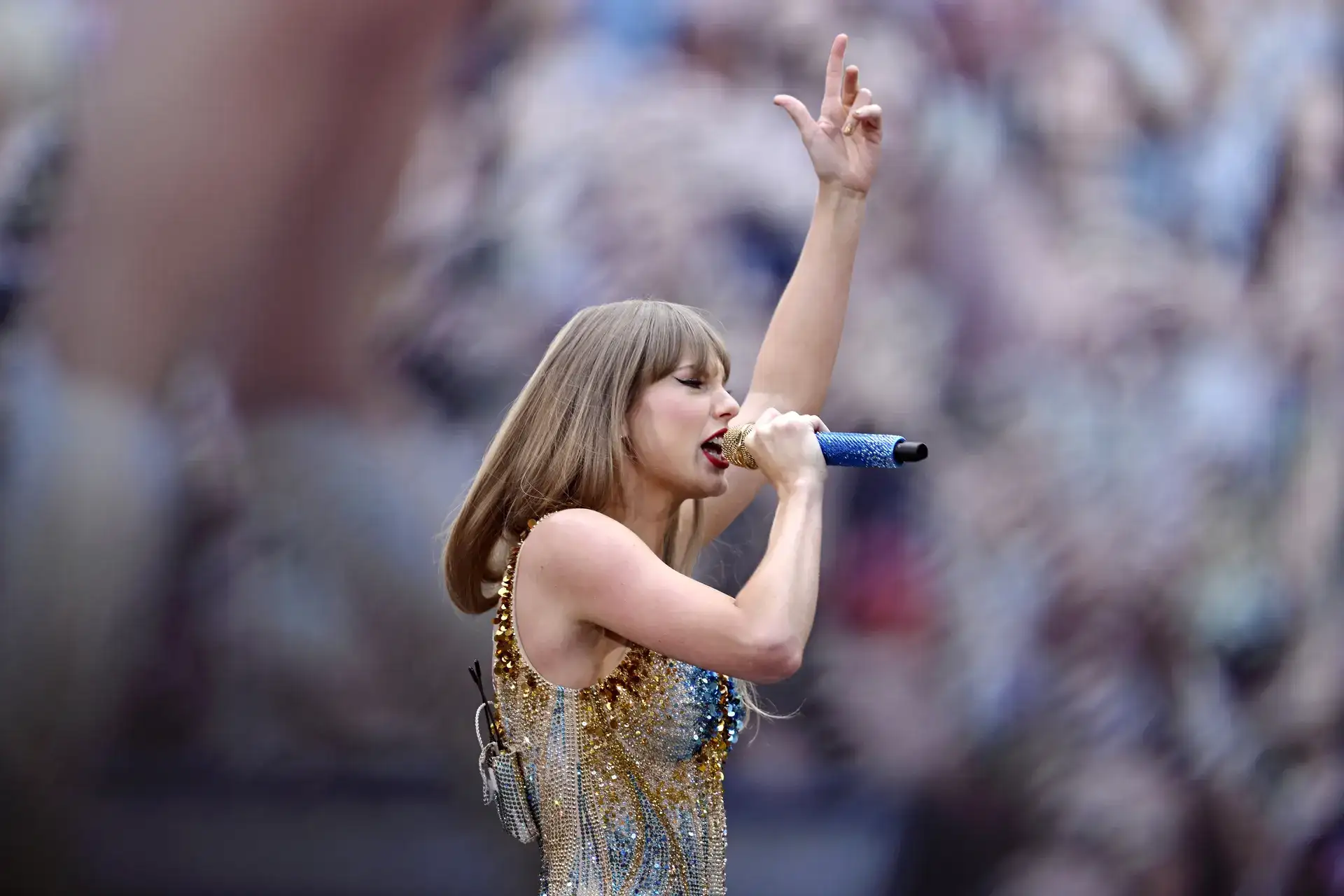 Quote of the day by Taylor Swift: 'When you read a short story or you read something that takes your...' – motivating lessons on reading and how it shapes our thinking, imagination and curiosity by Grammy-winning singer of Bad Blood and White Horse