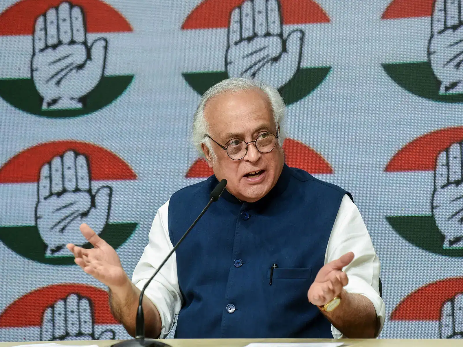 Congress slams govt over 'sluggishness' in private investment, flags ED-CBI-IT 'raid raj'