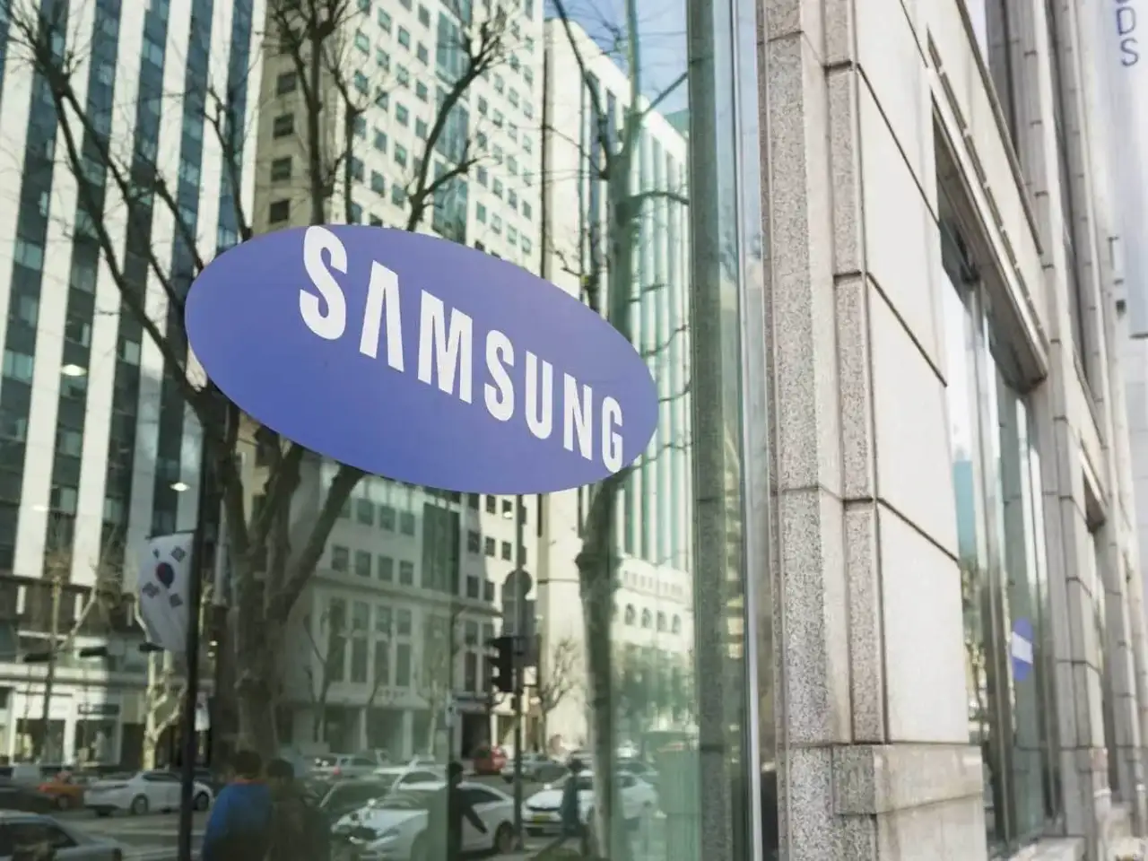 Samsung seeks to renegotiate supply terms with centre
