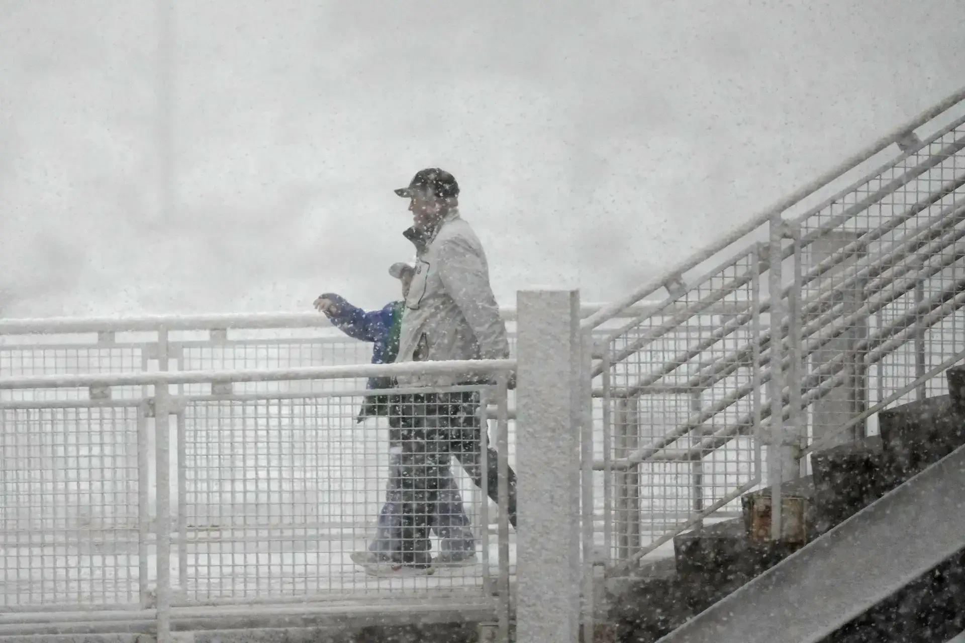 Winter storm alert: Schools closed, commuters hit by Snowstorm, Colorado Rockies-New York Mets games postponed