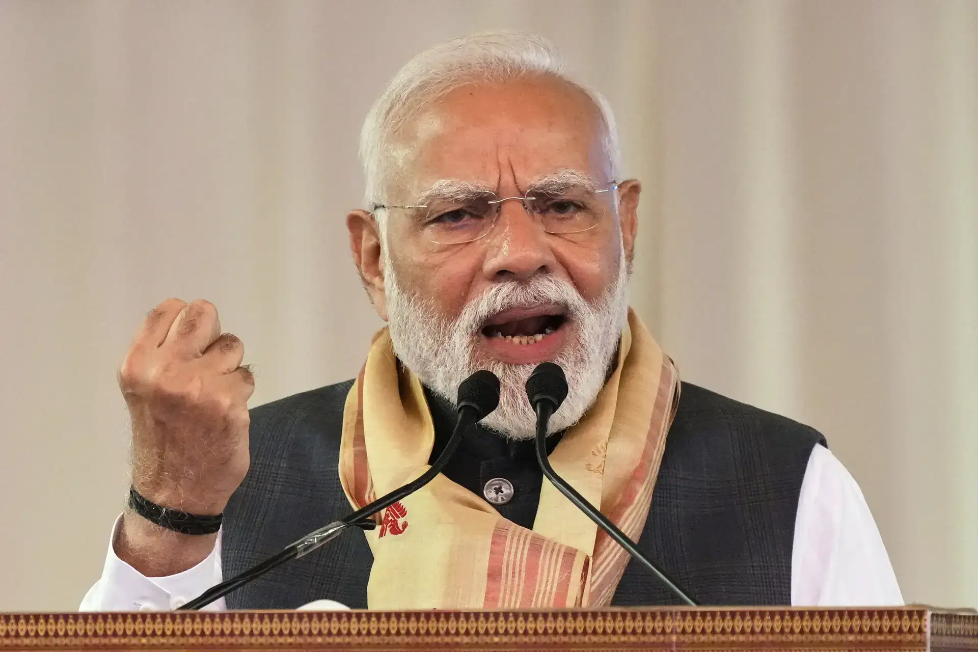 Breaking News Live Updates: PM Modi pays tribute to Rabindranath Tagore on Pochishe Boishakh