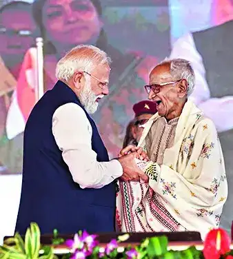 Modi touches feet of 97-year-old Syama Prasad aide at Bengal swearing-in