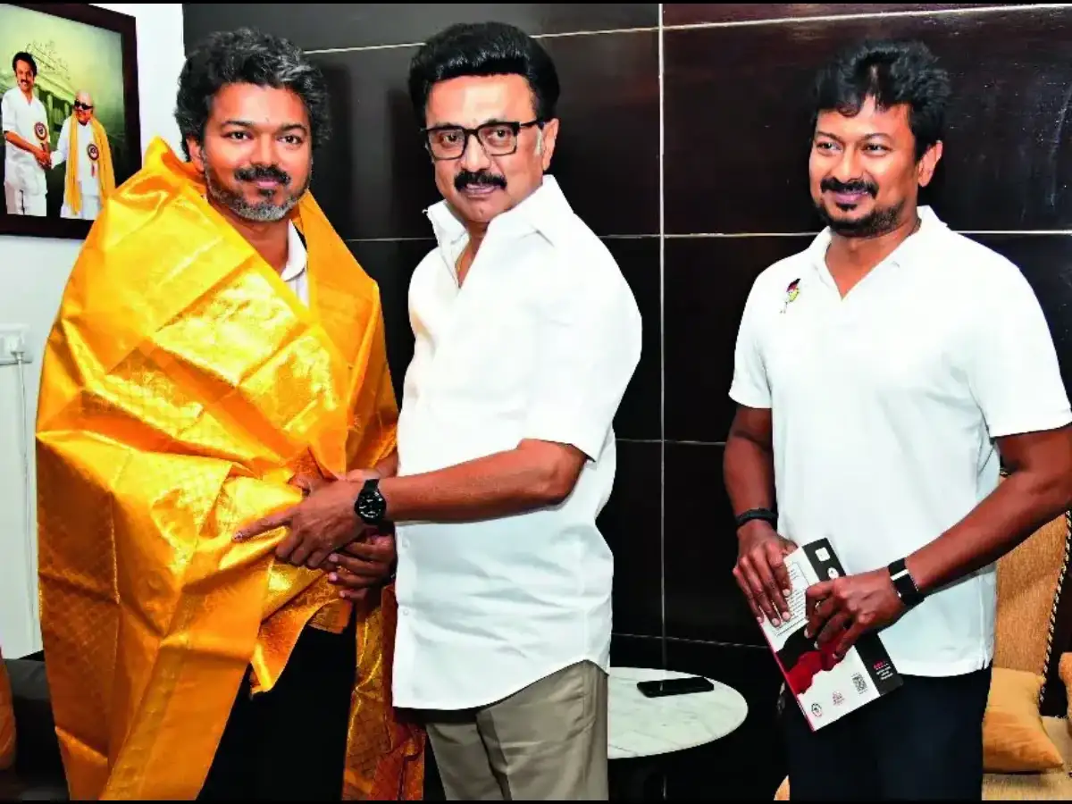 AIADMK Rift: Separate entries, separate letters
