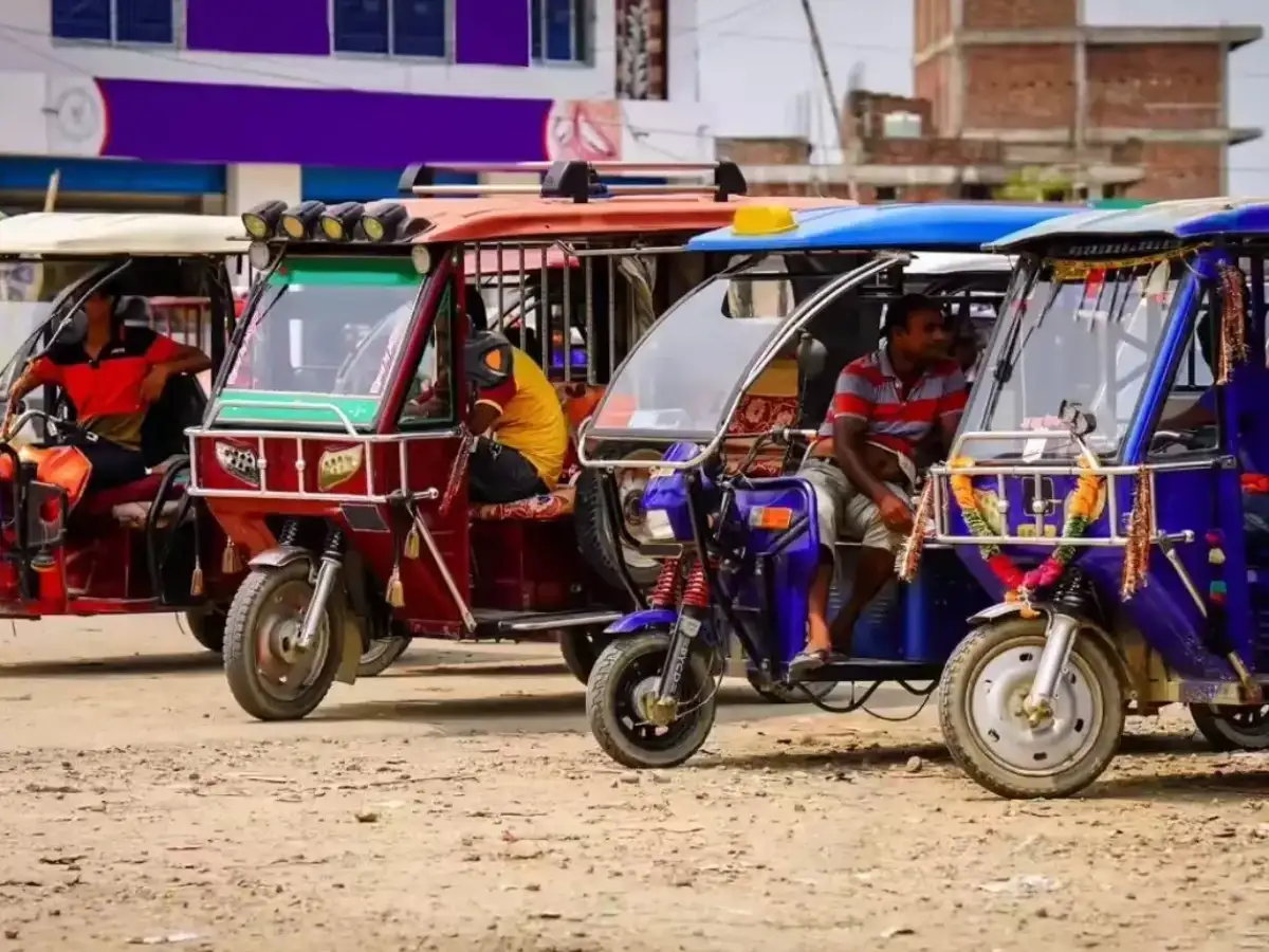 Delhi minister takes e-rickshaw heeding Modi's advice to shun fuel-driven cars