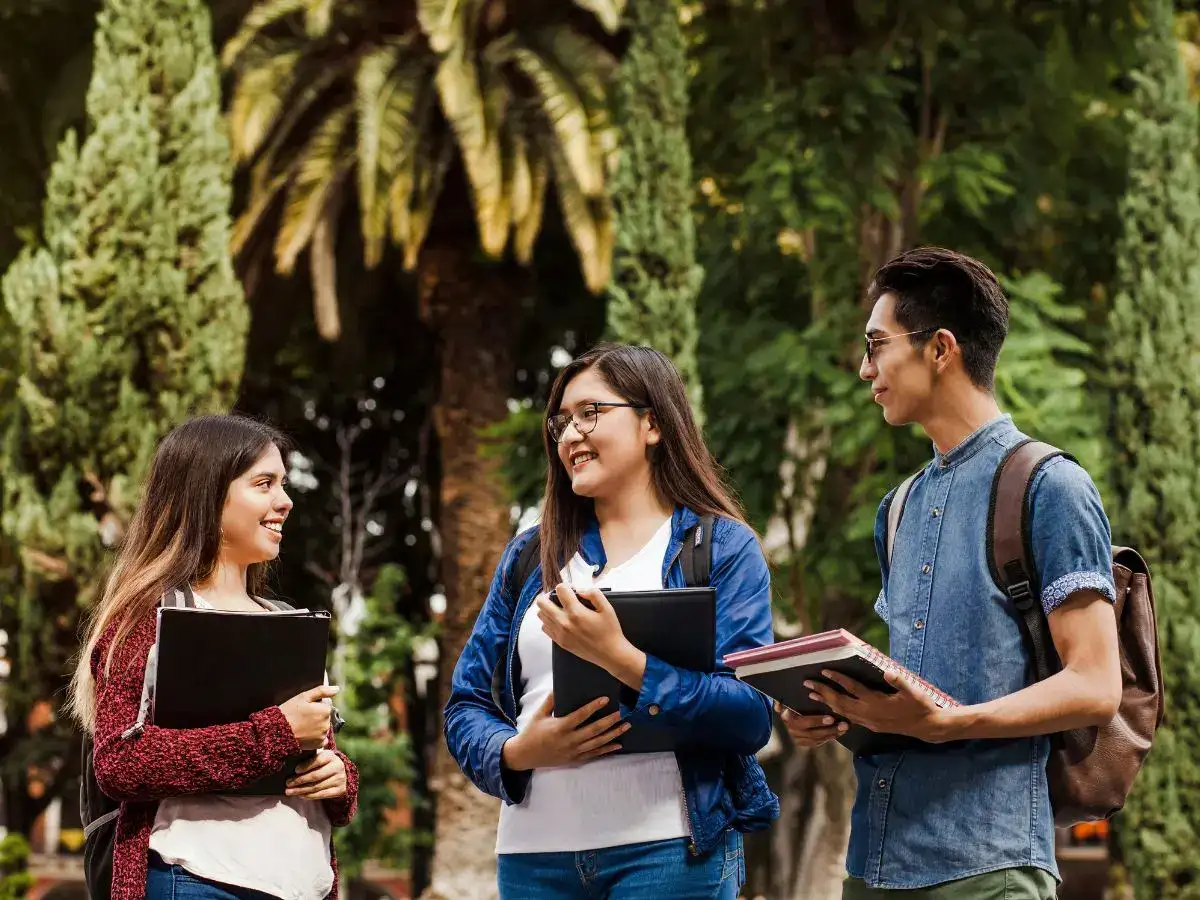 ​7 things international students must do in Canada in their first week​:Image
