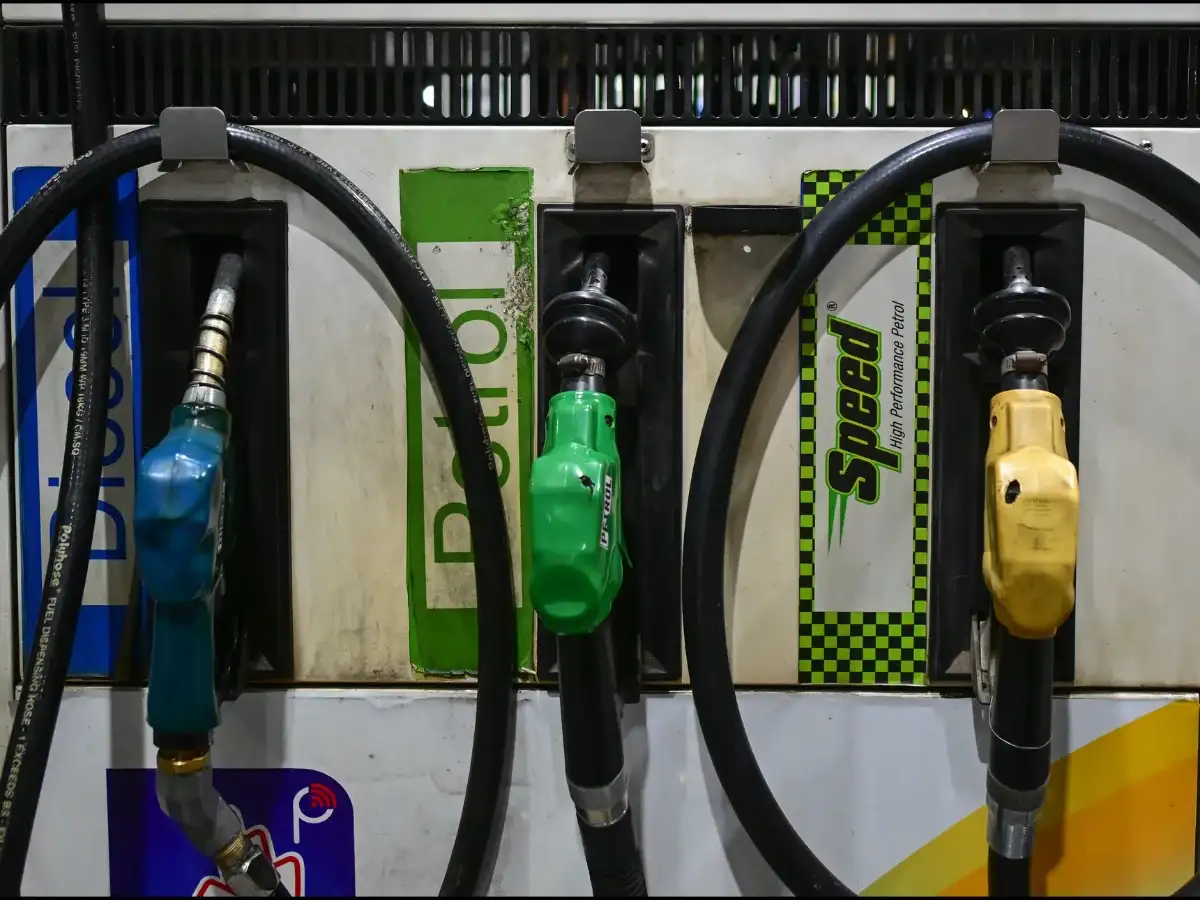 Rs 3 a litre fuel price hike cuts losses by 25 per cent; daily loss drops to Rs 750 crore