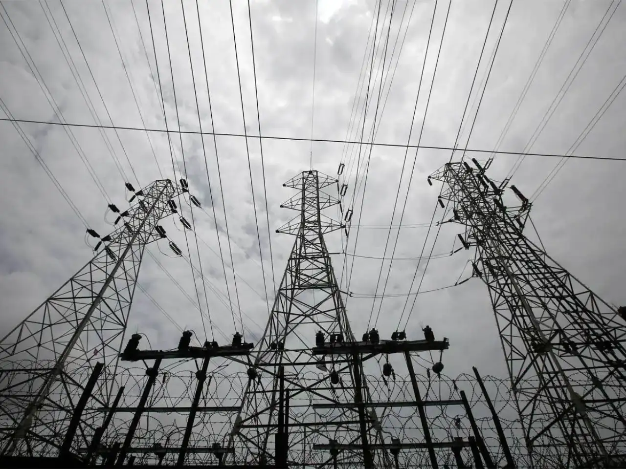 India's peak power demand hits record 265.4 GW amid heatwave conditions
