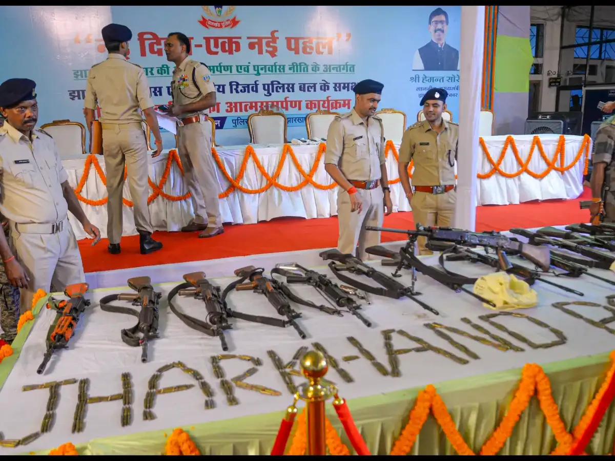 27 Maoists surrender before police in Ranchi