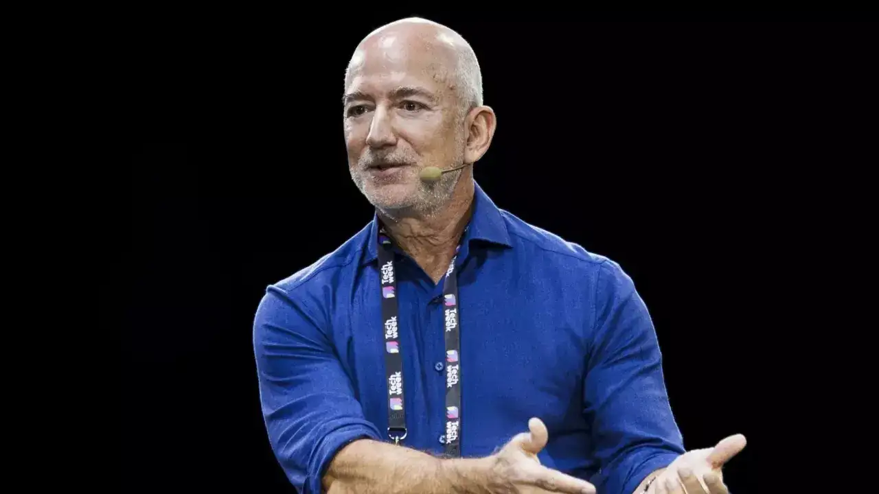 Jeff Bezos, world's 4th richest man, couldn't stop talking about a nurse in Queens earning $75,000. Here's why
