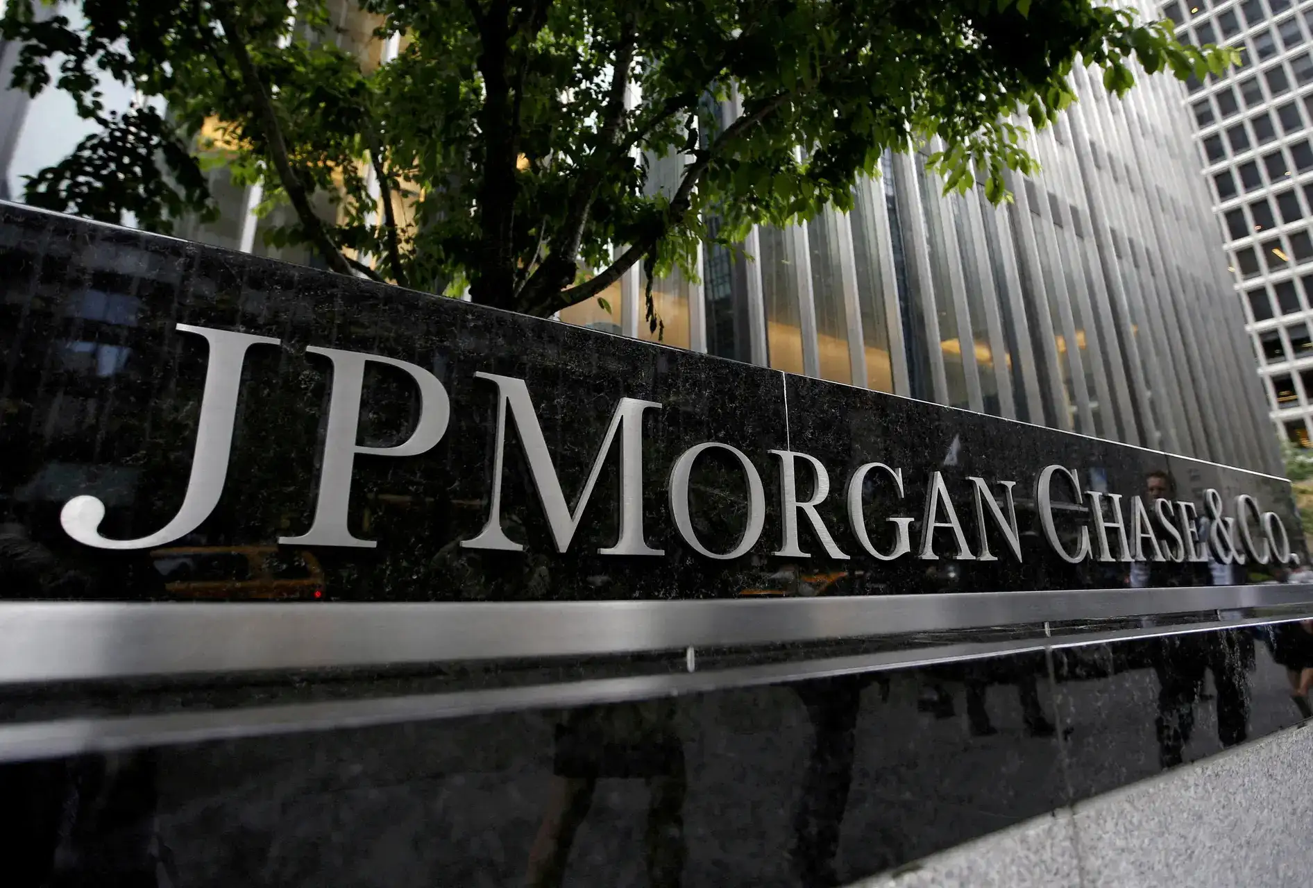 JPMorgan rolls out AI tools in investment banking globally, senior banker says