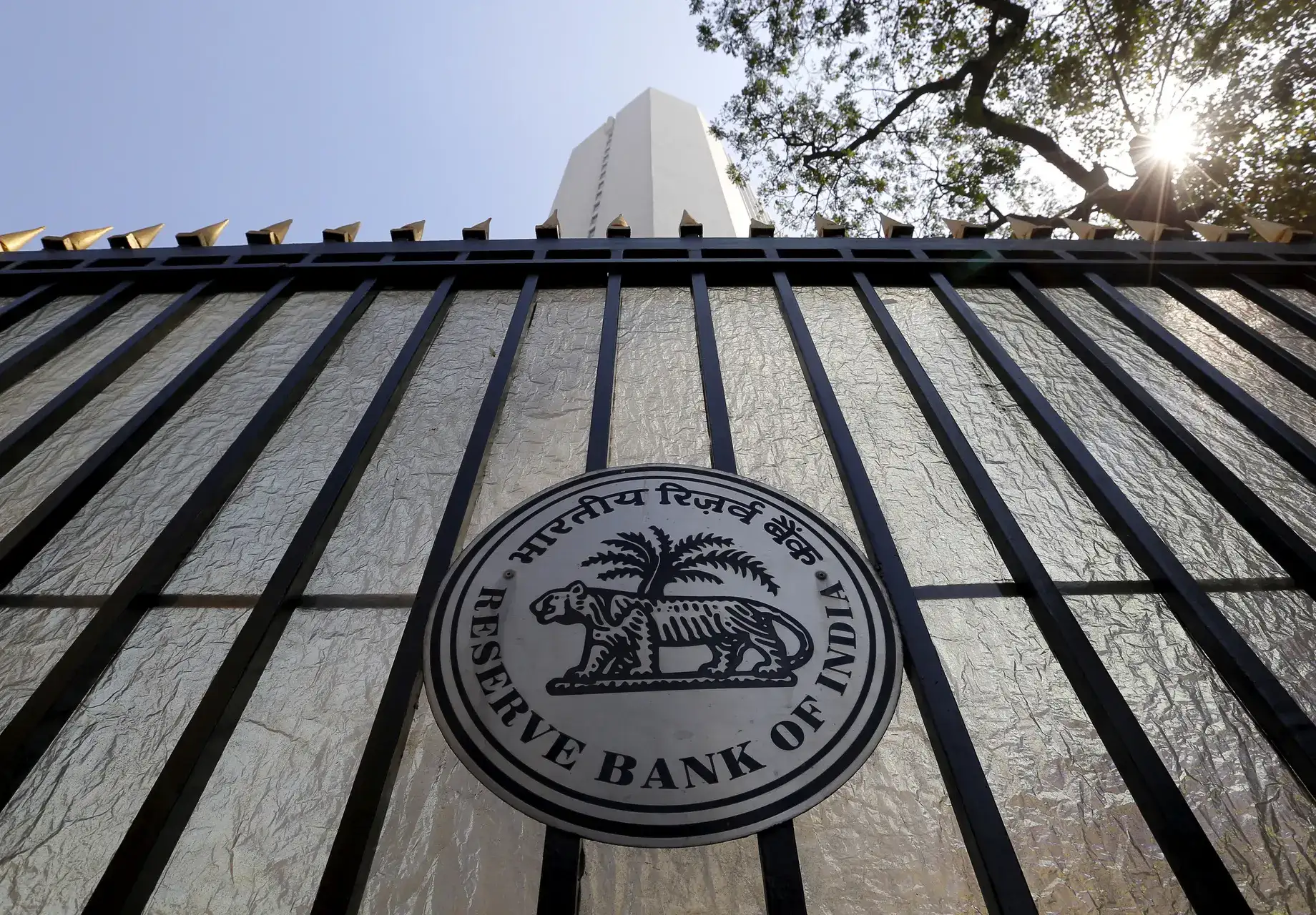 RBI declares record Rs 2.87 lakh crore dividend to cushion war shock