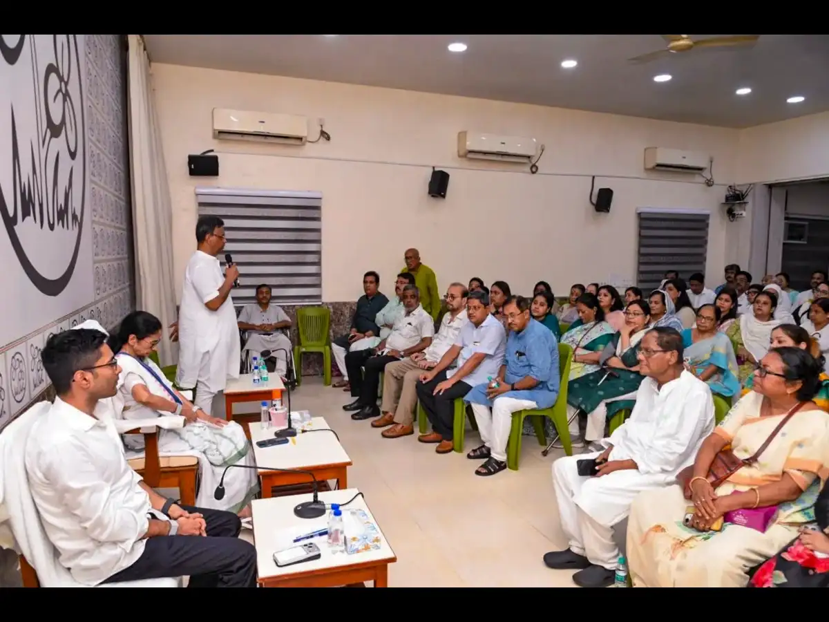 Mamata Banerjee holds meet with Trinamool Councillors amid chaos at Kolkata Municipal Corporation